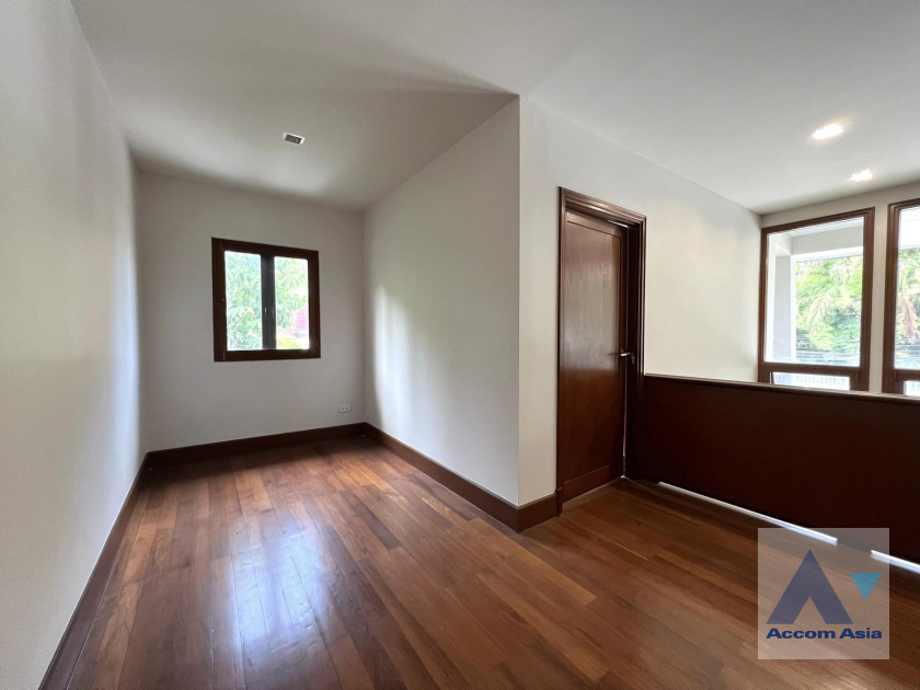 9  5 br House For Rent in Phaholyothin ,Bangkok BTS Sanam Pao AA39130