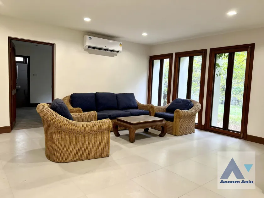 unit 5 Bedrooms  House For Rent in Phaholyothin, Bangkok  near BTS Sanam Pao (AA39130)