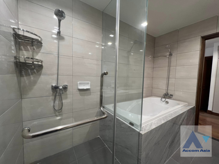 14  5 br House For Rent in Phaholyothin ,Bangkok BTS Sanam Pao AA39130