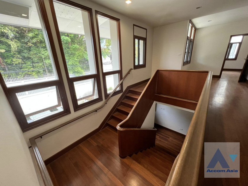 7  5 br House For Rent in Phaholyothin ,Bangkok BTS Sanam Pao AA39130