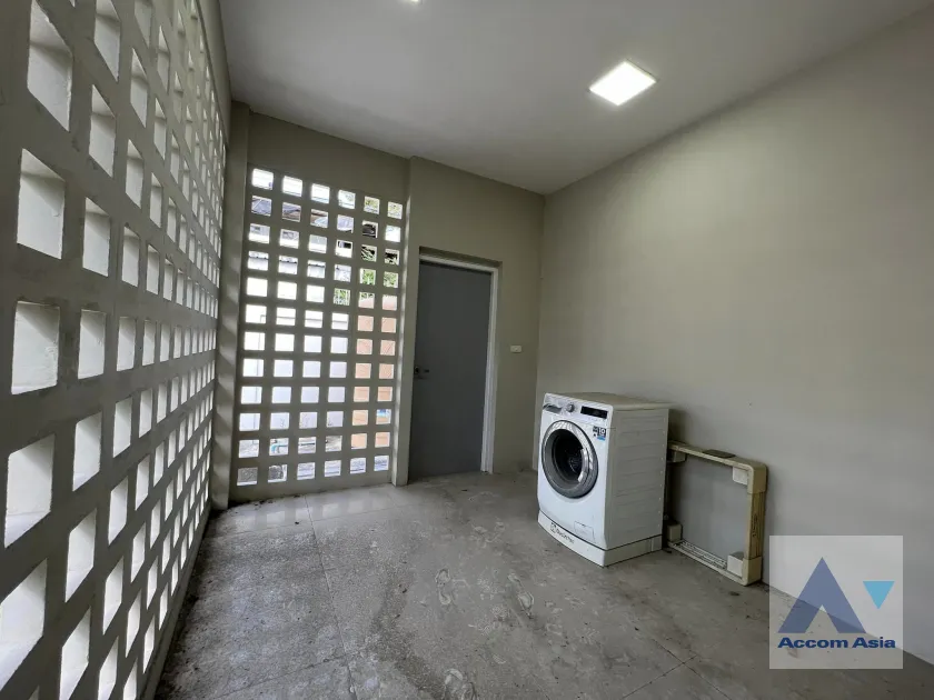 18  5 br House For Rent in Phaholyothin ,Bangkok BTS Sanam Pao AA39130