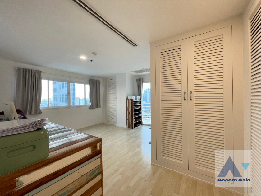 7  2 br Condominium For Sale in Ratchadaphisek ,Bangkok MRT Huai Khwang at The City Living Ratchada AA39142