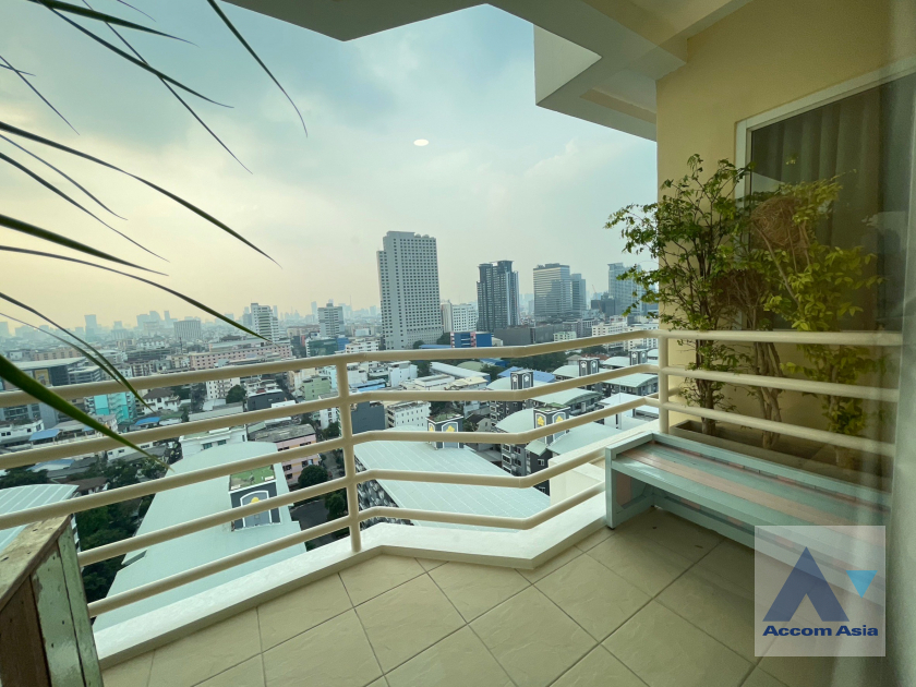 6  2 br Condominium For Sale in Ratchadaphisek ,Bangkok MRT Huai Khwang at The City Living Ratchada AA39142