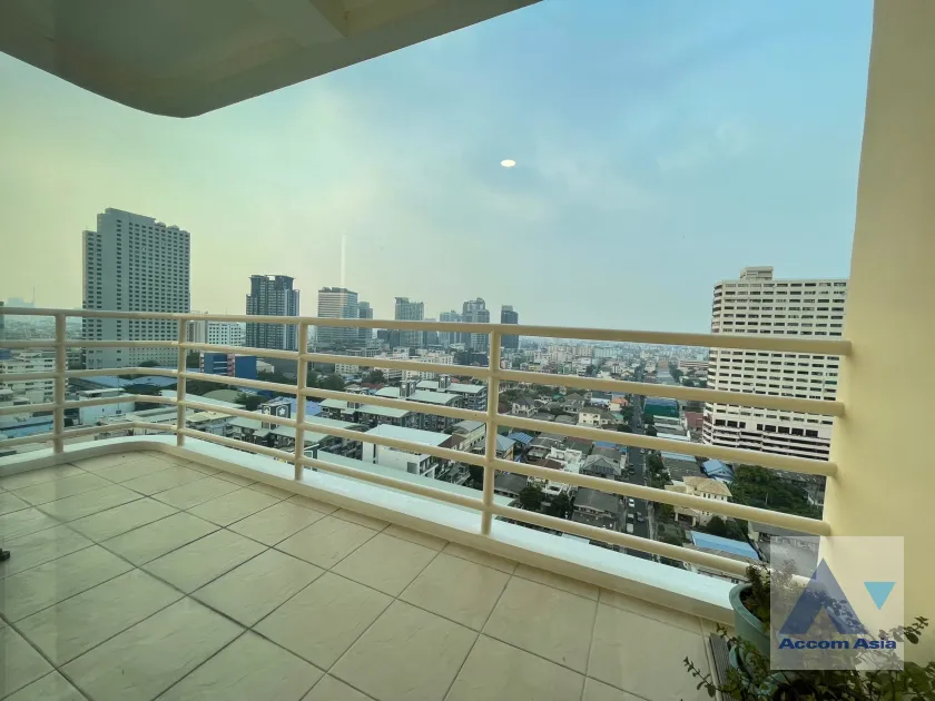 10  2 br Condominium For Sale in Ratchadaphisek ,Bangkok MRT Huai Khwang at The City Living Ratchada AA39142