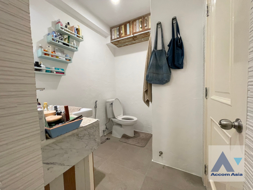 13  2 br Condominium For Sale in Ratchadaphisek ,Bangkok MRT Huai Khwang at The City Living Ratchada AA39142