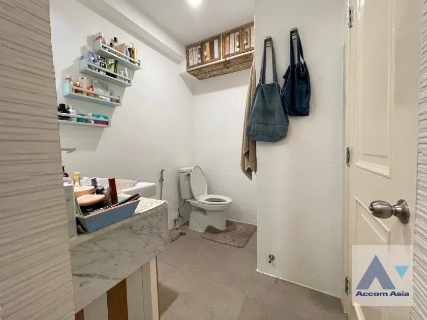 13  2 br Condominium For Sale in Ratchadaphisek ,Bangkok MRT Huai Khwang at The City Living Ratchada AA39142