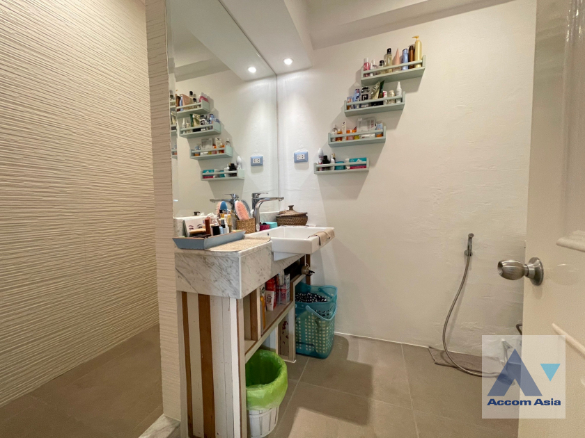 12  2 br Condominium For Sale in Ratchadaphisek ,Bangkok MRT Huai Khwang at The City Living Ratchada AA39142