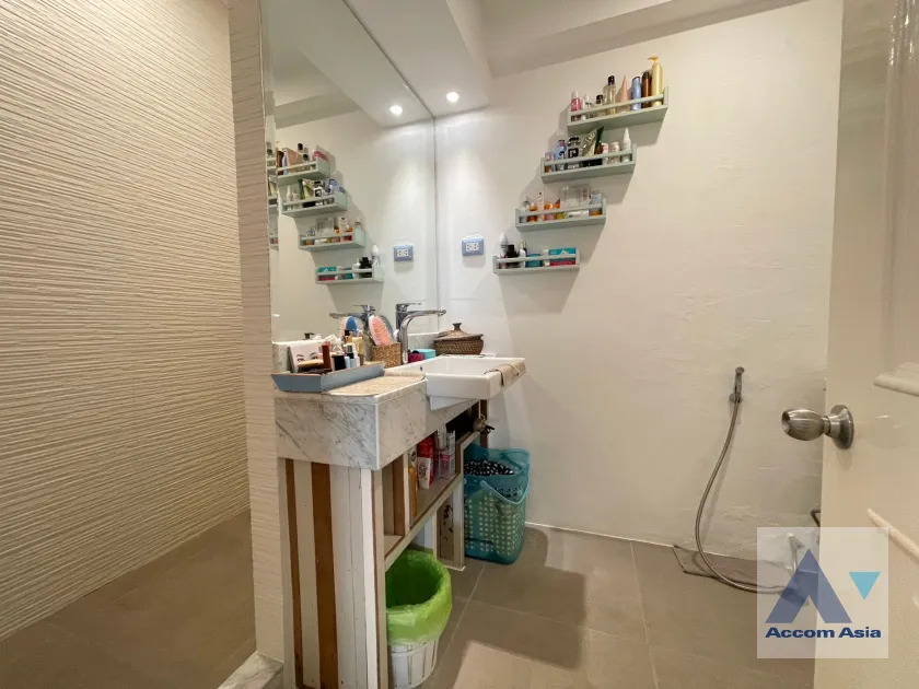 12  2 br Condominium For Sale in Ratchadaphisek ,Bangkok MRT Huai Khwang at The City Living Ratchada AA39142