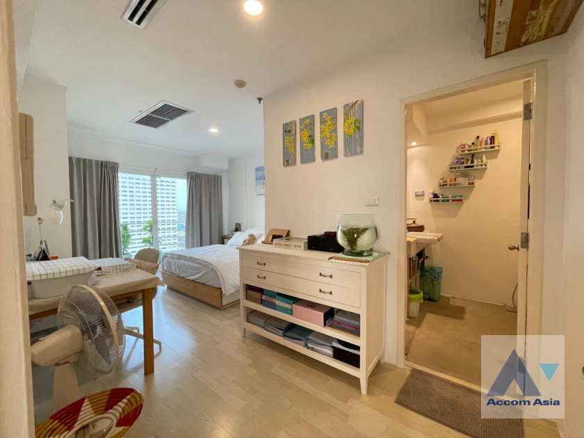 11  2 br Condominium For Sale in Ratchadaphisek ,Bangkok MRT Huai Khwang at The City Living Ratchada AA39142