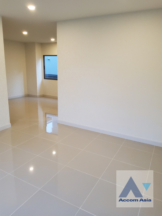 4  4 br House For Sale in Latkrabang ,Bangkok ARL Ban Thap Chang at House AA39143