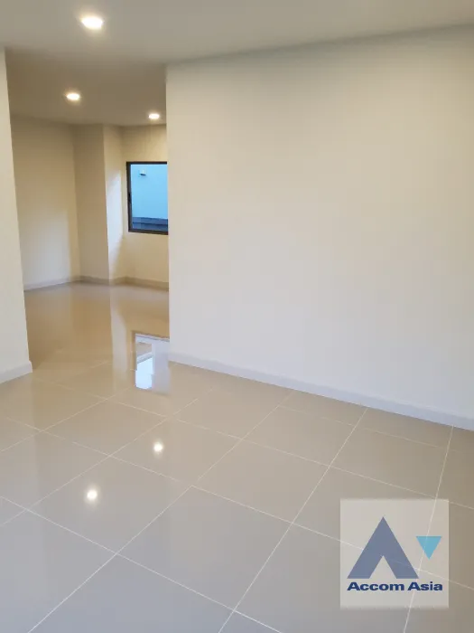 unit 4 Bedrooms  House For Sale in Latkrabang, Bangkok  near ARL Ban Thap Chang (AA39143)