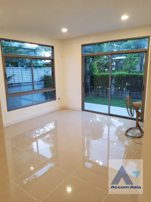 unit 4 Bedrooms  House For Sale in Latkrabang, Bangkok  near ARL Ban Thap Chang (AA39143)