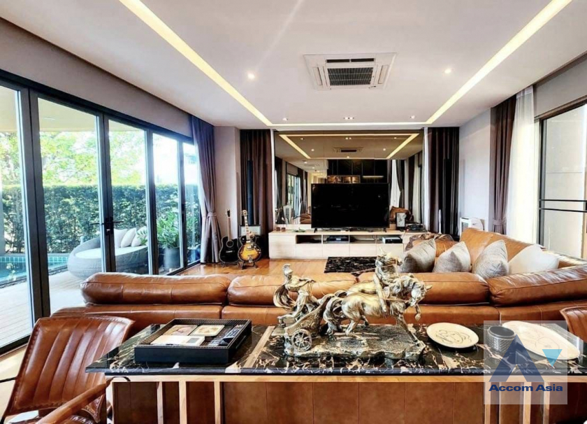  1  6 br House For Sale in Sukhumvit ,Bangkok BTS Phra khanong AA39152