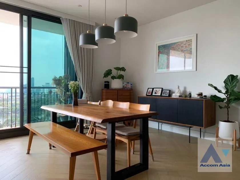 unit 3 Bedrooms  Condominium For Rent in Sukhumvit, Bangkok  near BTS Phrom Phong (AA39165)