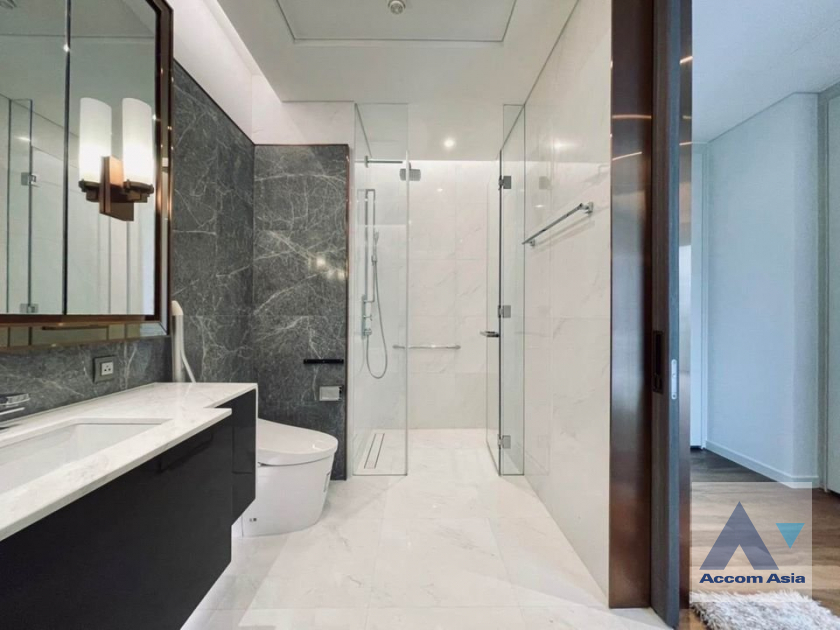 8  1 br Condominium For Rent in Ploenchit ,Bangkok BTS Ploenchit at Sindhorn Tonson AA39166