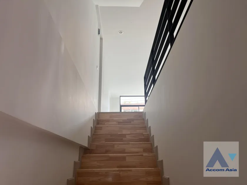 4  3 br Townhouse for rent and sale in Bang Na ,Bangkok BTS Bearing at Deco Home Office AA39173