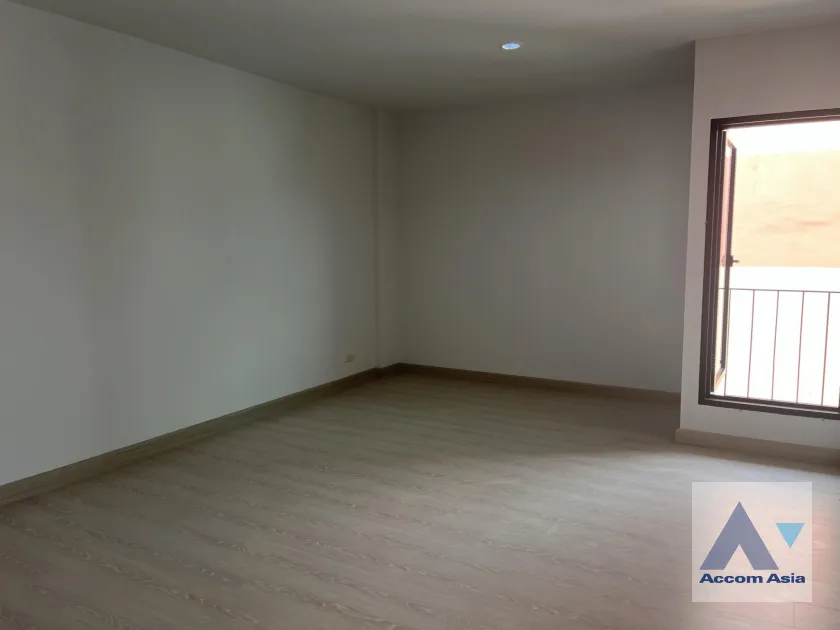 6  3 br Townhouse for rent and sale in Bang Na ,Bangkok BTS Bearing at Deco Home Office AA39174