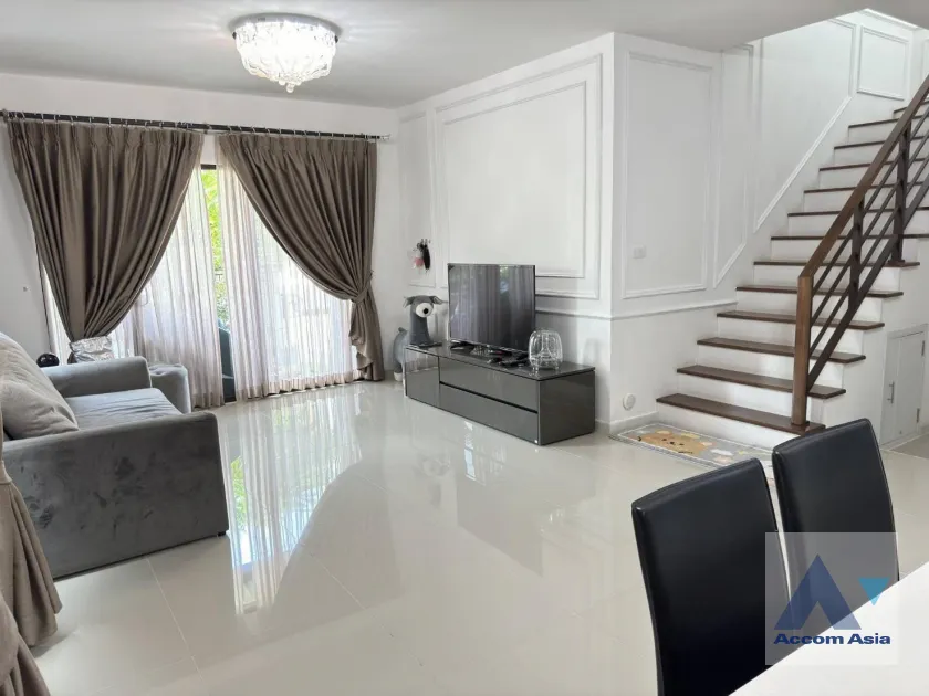 unitCommon Pool, Pet friendly |  3 Bedrooms  House For Sale in Pattanakarn, Bangkok  (AA39184)