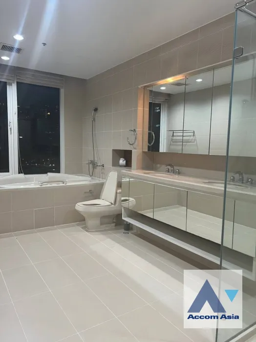 8  4 br Condominium For Rent in Silom ,Bangkok MRT Silom - BTS Sala Daeng at Royal Saladaeng AA39190