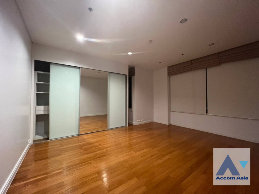 5  4 br Condominium For Rent in Silom ,Bangkok MRT Silom - BTS Sala Daeng at Royal Saladaeng AA39190