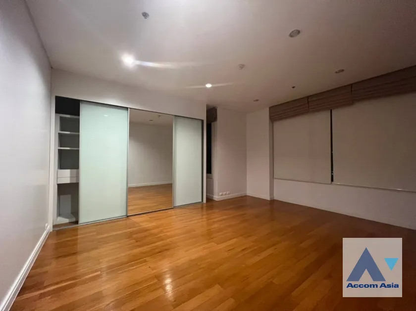 5  4 br Condominium For Rent in Silom ,Bangkok MRT Silom - BTS Sala Daeng at Royal Saladaeng AA39190
