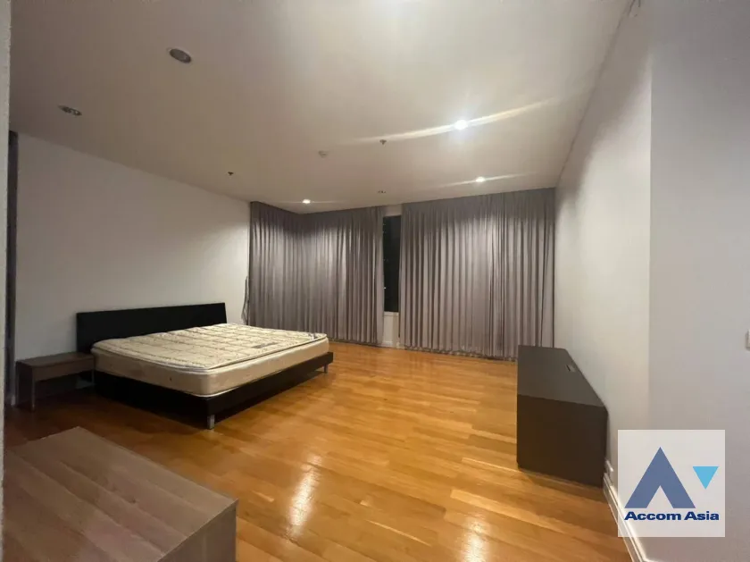 unit 4 Bedrooms  Condominium For Rent in Silom, Bangkok  near MRT Silom - BTS Sala Daeng (AA39190)