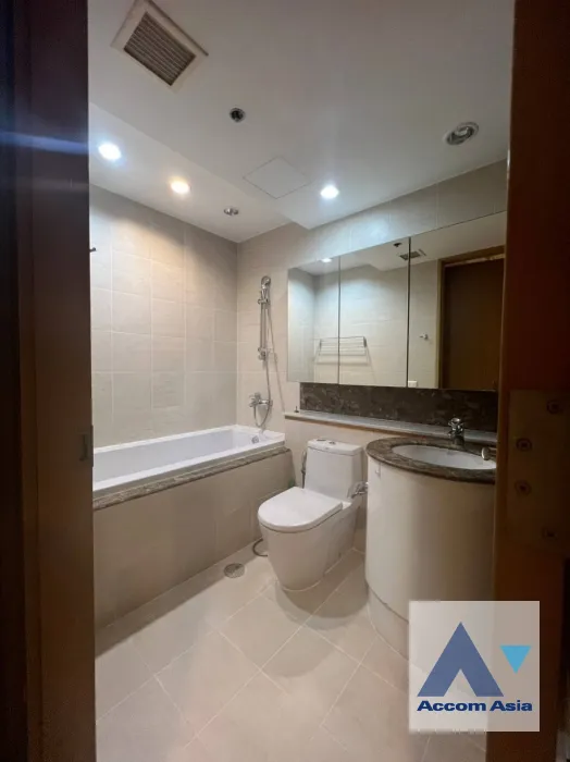 9  4 br Condominium For Rent in Silom ,Bangkok MRT Silom - BTS Sala Daeng at Royal Saladaeng AA39190