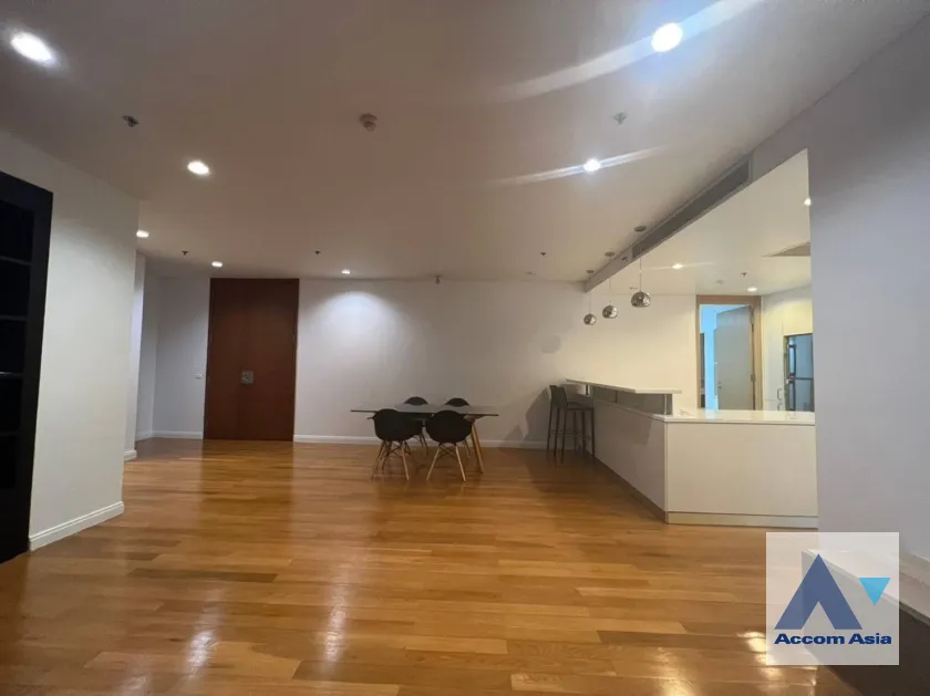  1  4 br Condominium For Rent in Silom ,Bangkok MRT Silom - BTS Sala Daeng at Royal Saladaeng AA39190