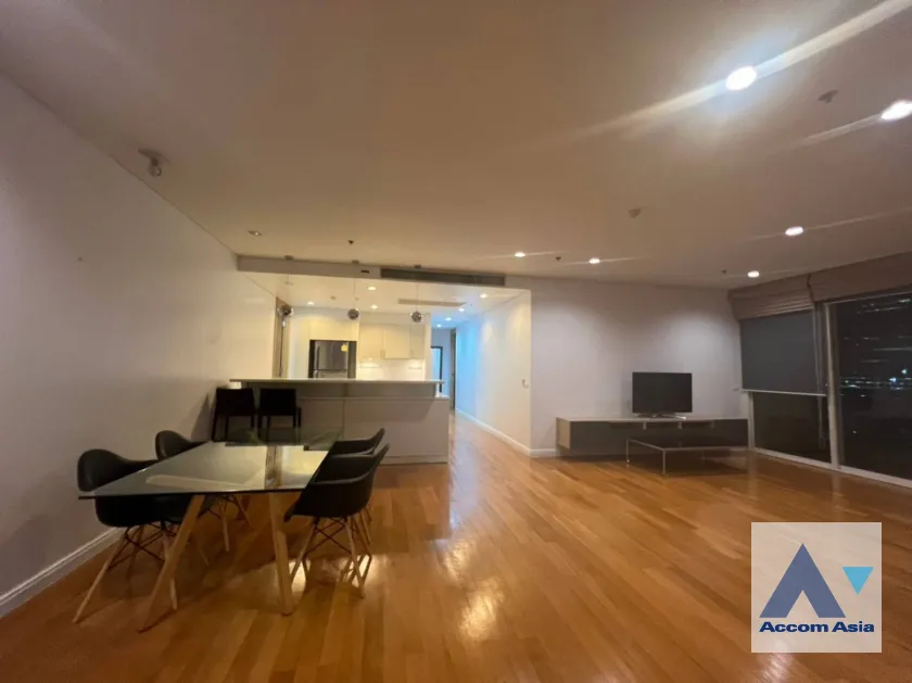 unit 4 Bedrooms  Condominium For Rent in Silom, Bangkok  near MRT Silom - BTS Sala Daeng (AA39190)