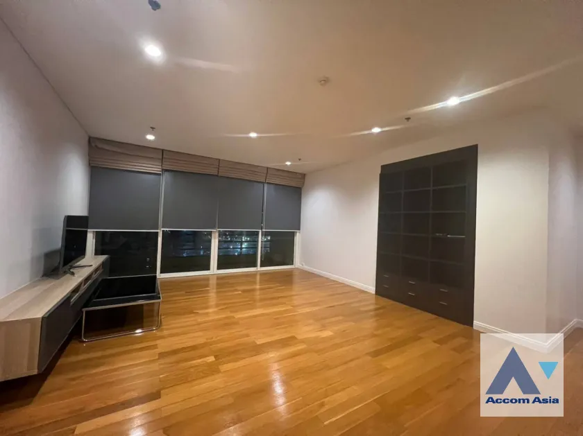 unit 4 Bedrooms  Condominium For Rent in Silom, Bangkok  near MRT Silom - BTS Sala Daeng (AA39190)