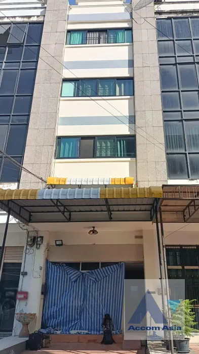 unit 6 Bedrooms  Building For Rent in Sukhumvit, Bangkok  near BTS Thong Lo (AA39192)
