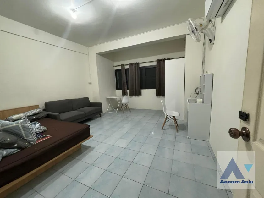 unit 6 Bedrooms  Building For Rent in Sukhumvit, Bangkok  near BTS Thong Lo (AA39192)