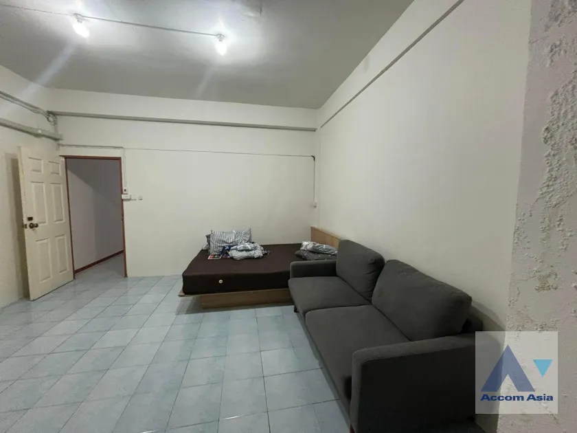 unit 6 Bedrooms  Building For Rent in Sukhumvit, Bangkok  near BTS Thong Lo (AA39192)