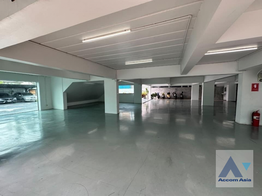 19  Building For Sale in Phaholyothin ,Bangkok  AA39212