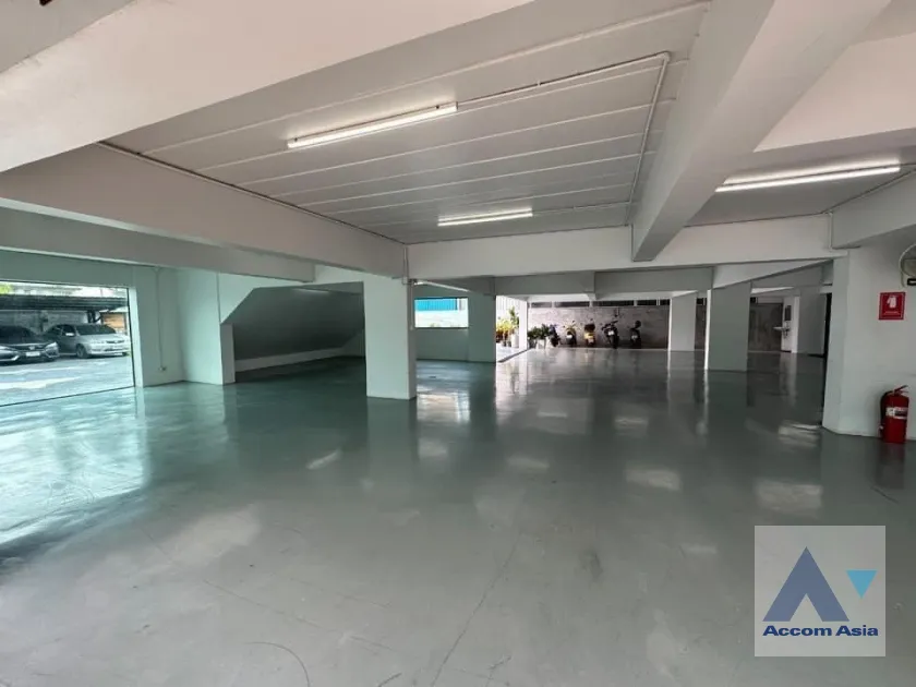 19  Building For Sale in Phaholyothin ,Bangkok  AA39212