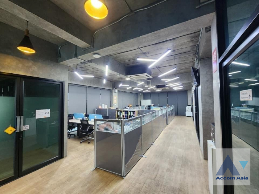 13  Building For Sale in Phaholyothin ,Bangkok  AA39212