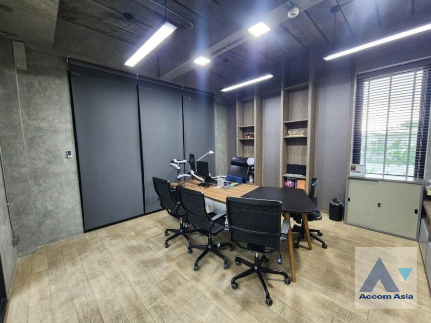 9  Building For Sale in Phaholyothin ,Bangkok  AA39212