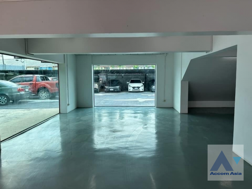 20  Building For Sale in Phaholyothin ,Bangkok  AA39212