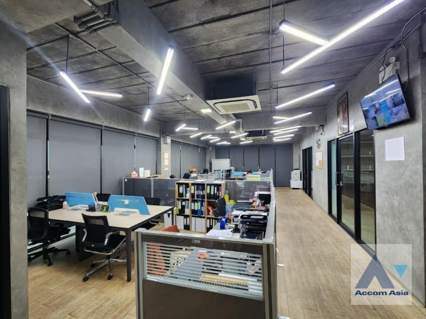 11  Building For Sale in Phaholyothin ,Bangkok  AA39212