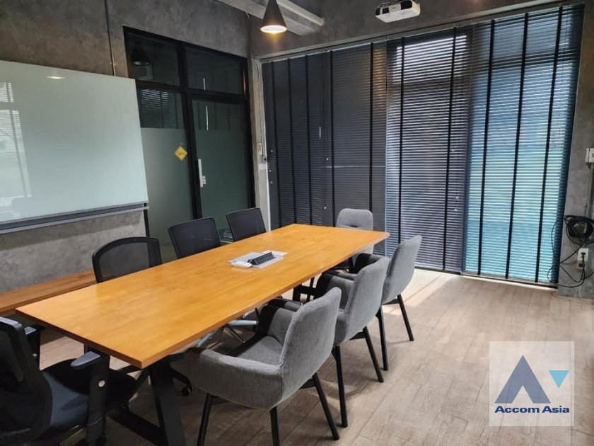 7  Building For Sale in Phaholyothin ,Bangkok  AA39212