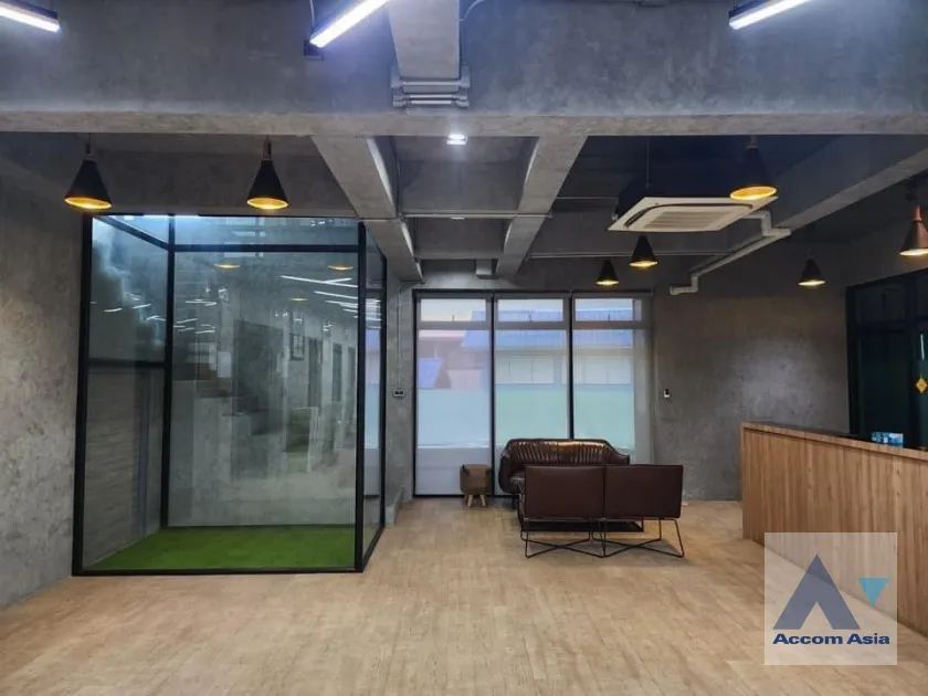 16  Building For Sale in Phaholyothin ,Bangkok  AA39212