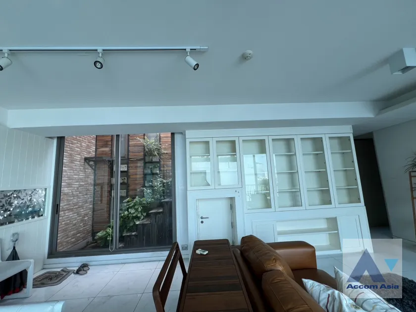 unit 2 Bedrooms  Condominium For Sale in Sukhumvit, Bangkok  near BTS Phrom Phong (AA39234)