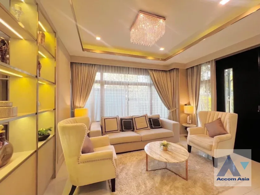 unitCorner Unit, Fully Furnished, Private Swimming Pool |  5 Bedrooms  House For Rent in Samutprakan, Samutprakan  near ARL Ratchaprarop (AA39244)