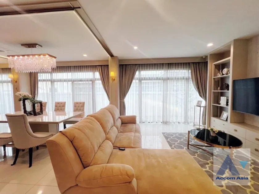 unitCorner Unit, Fully Furnished, Private Swimming Pool |  5 Bedrooms  House For Rent in Samutprakan, Samutprakan  near ARL Ratchaprarop (AA39244)