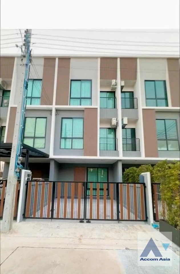 unit 4 Bedrooms  Townhouse For Sale in Phaholyothin, Bangkok  (AA39246)