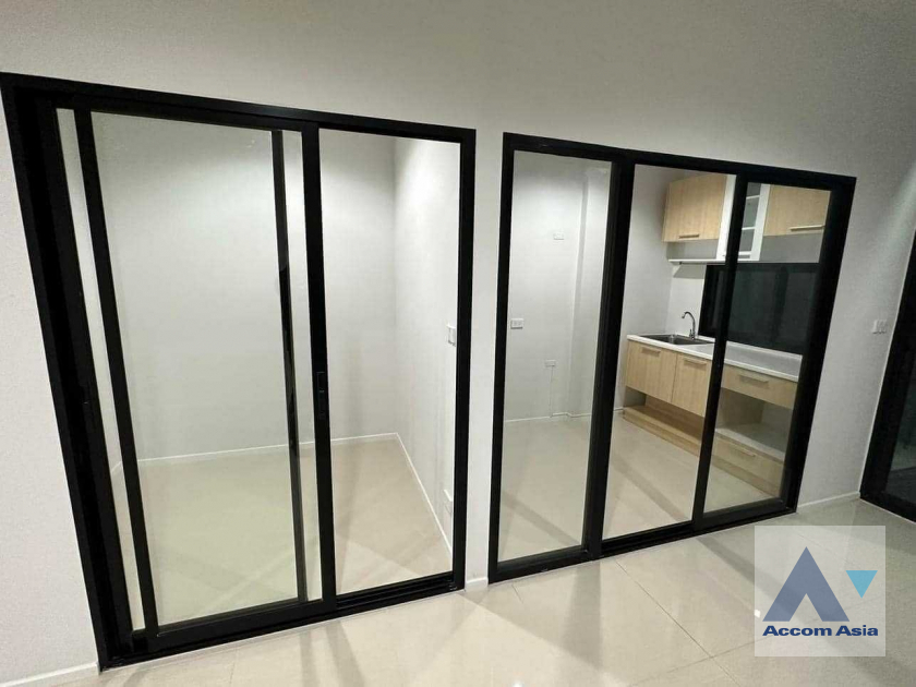 5  4 br Townhouse For Sale in Phaholyothin ,Bangkok  at Nue Connex Don Mueang AA39246