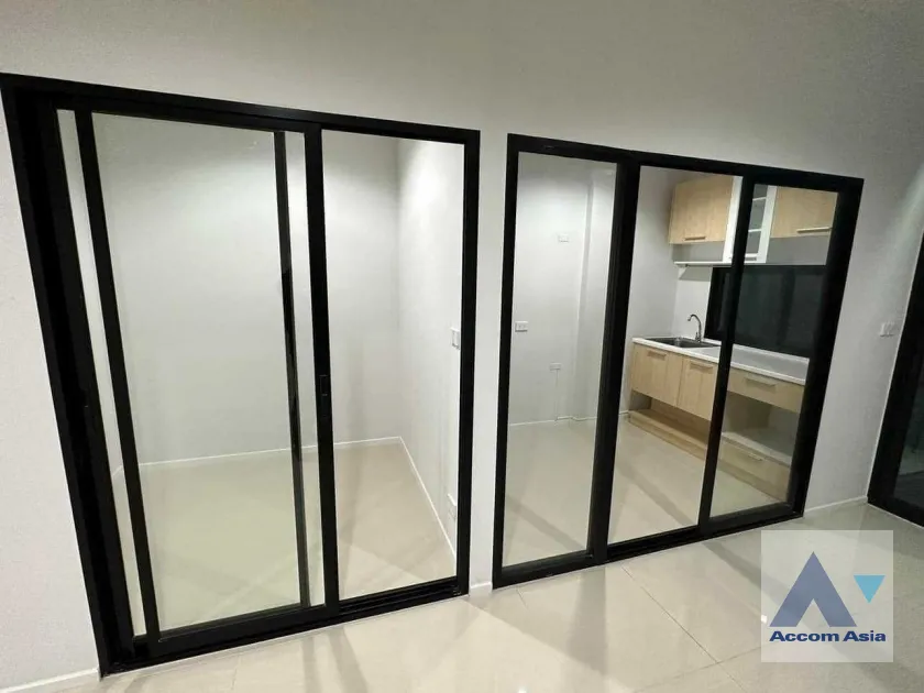 5  4 br Townhouse For Sale in Phaholyothin ,Bangkok  at Nue Connex Don Mueang AA39246