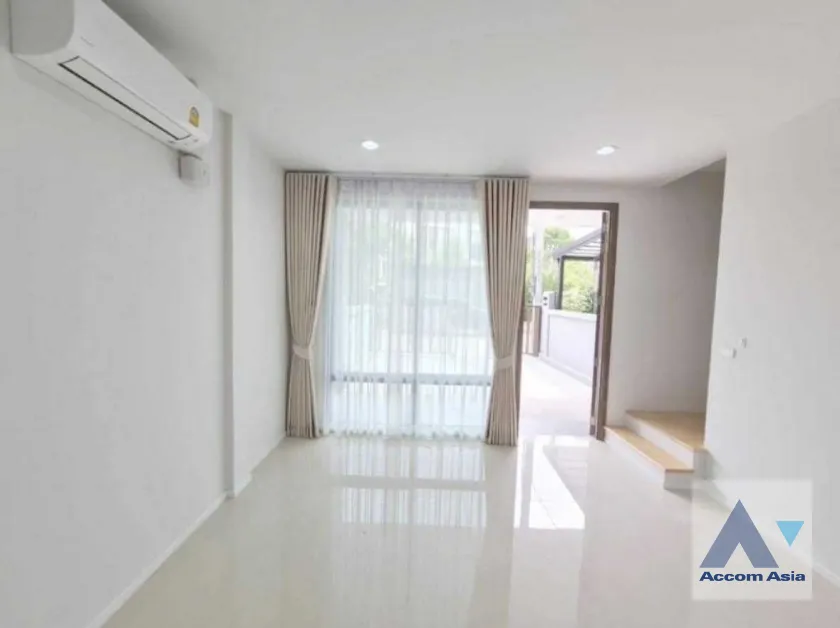 unit 4 Bedrooms  Townhouse For Sale in Phaholyothin, Bangkok  (AA39246)