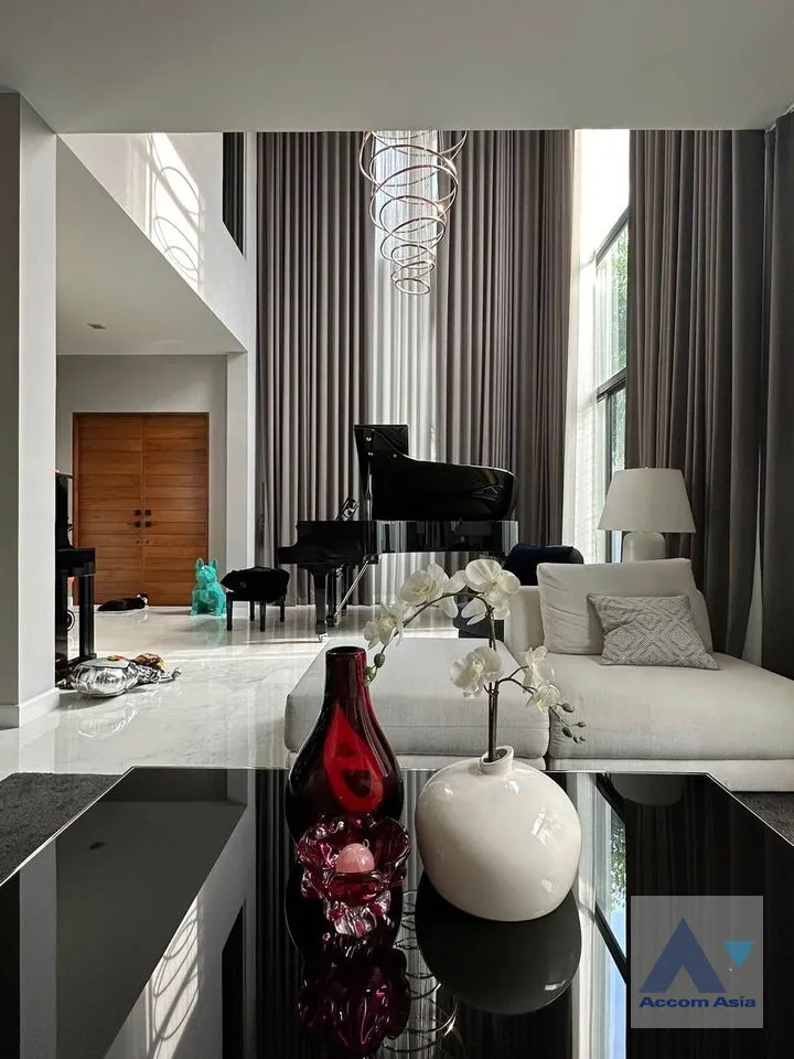 Fully Furnished, Common Pool |  The Gentry Sukhumvit 101 House  4 Bedroom for Rent BTS Punnawithi in Sukhumvit Bangkok