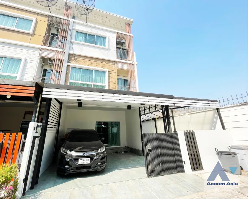 unit 4 Bedrooms  Townhouse For Sale in Pattanakarn, Bangkok  (AA39274)